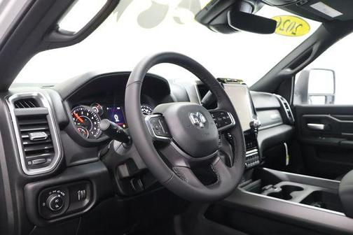 Bright White Clearcoat 2026 RAM 2500 Big Horn Crew Cab 4x4 6'4' Box