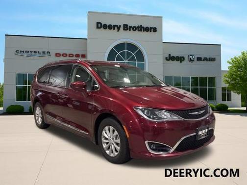 2017 Chrysler Pacifica Touring-L