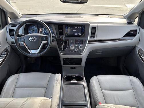 2017 Toyota Sienna XLE Premium