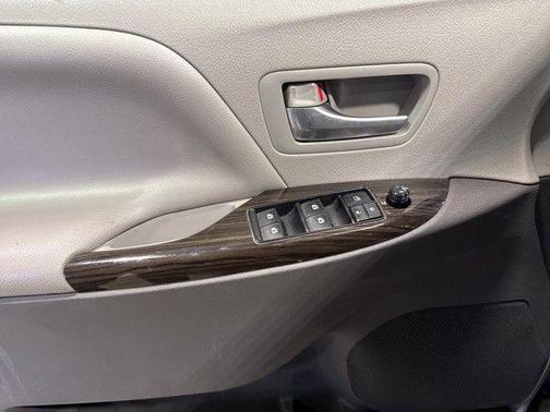 2017 Toyota Sienna XLE Premium