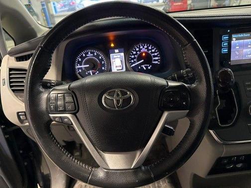2017 Toyota Sienna XLE Premium