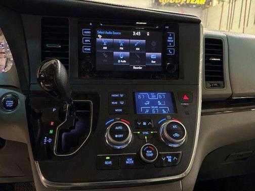 2017 Toyota Sienna XLE Premium