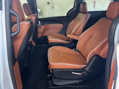 2025 Chrysler Pacifica L
