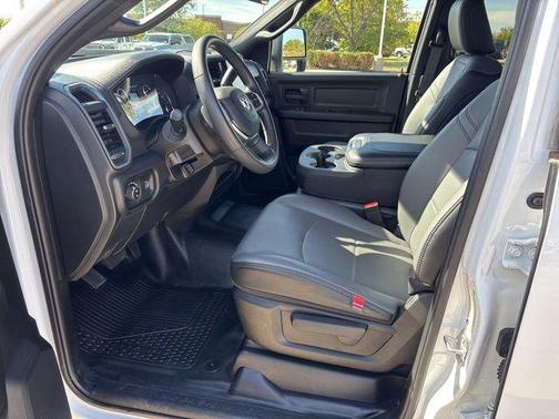 2025 RAM 3500 Tradesman Crew Cab 4x4 8' Box
