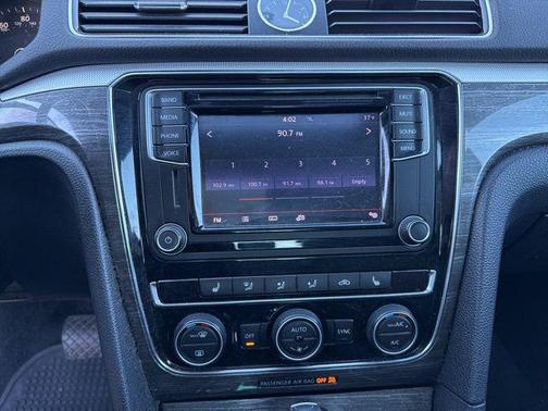 2017 Volkswagen Passat 1.8T SE