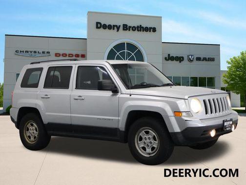 Bright Silver Metallic Clearcoat 2012 Jeep Patriot Sport