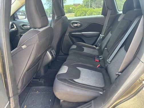 2015 Jeep Cherokee Sport