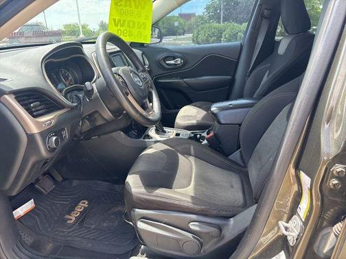 2015 Jeep Cherokee Sport