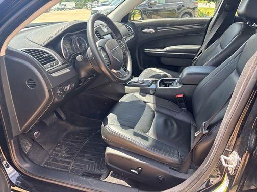 2017 Chrysler 300 Limited