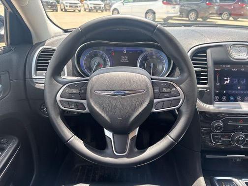 2017 Chrysler 300 Limited