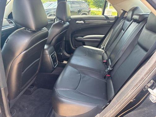 2017 Chrysler 300 Limited