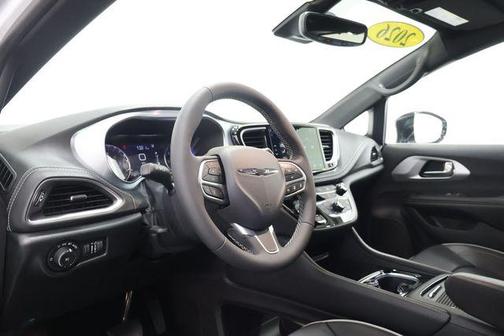 Bright White Clearcoat 2026 Chrysler Pacifica Limited