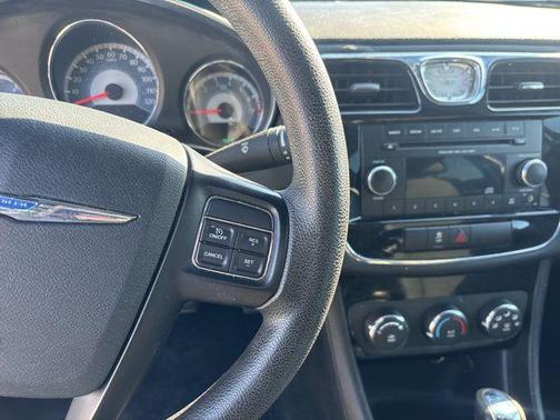 2012 Chrysler 200 LX