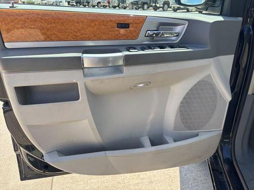 2008 Chrysler Town & Country Limited