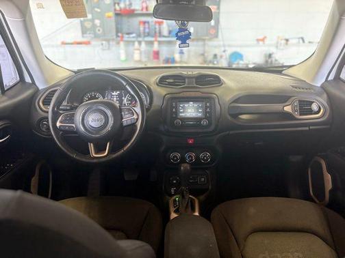 Alpine White 2017 Jeep Renegade Latitude
