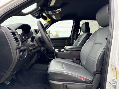 2025 RAM 2500 Tradesman Crew Cab 4x4 8' Box