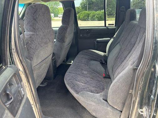 2002 Chevrolet S-10 Base
