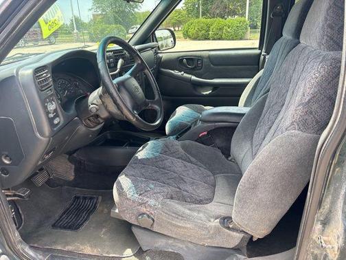 2002 Chevrolet S-10 Base