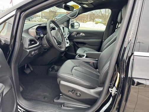 2026 Chrysler Pacifica L