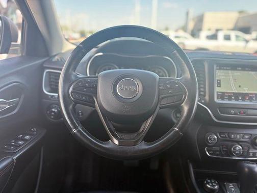 Diamond Black Crystal Pearlcoat 2019 Jeep Cherokee Trailhawk