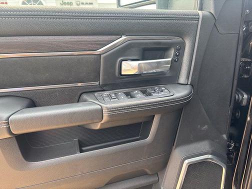 2025 RAM 2500 Laramie Crew Cab 4x4 6'4' Box