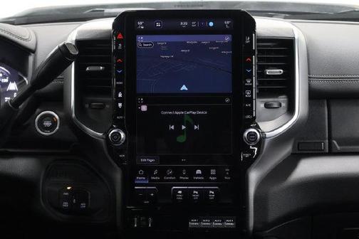 Diamond Black Crystal Pearlcoat 2026 RAM 2500 Laramie