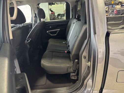 2017 Nissan Titan SV