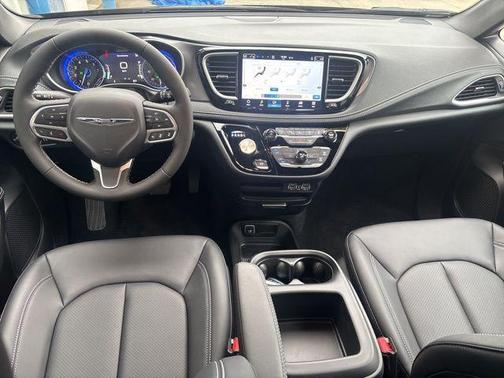 2025 Chrysler Pacifica L