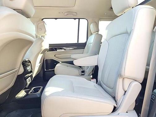 2022 Jeep Wagoneer Series III 4x4
