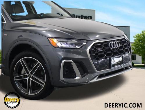 Daytona Gray Pearl Effect 2021 Audi Q5 Premium Plus 55 TFSI e quattro S tronic