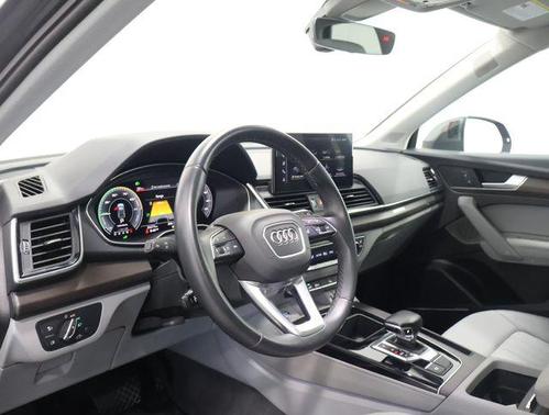 Daytona Gray Pearl Effect 2021 Audi Q5 Premium Plus 55 TFSI e quattro S tronic