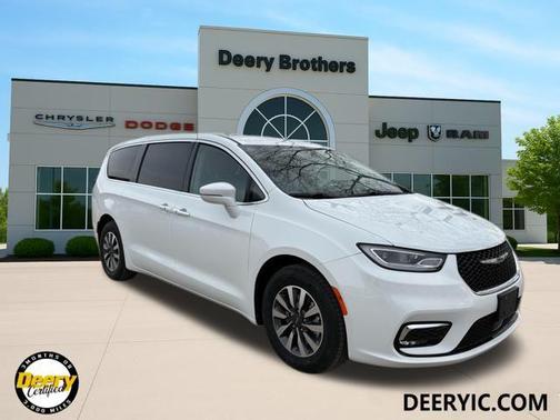 2022 Chrysler Pacifica Hybrid Touring L