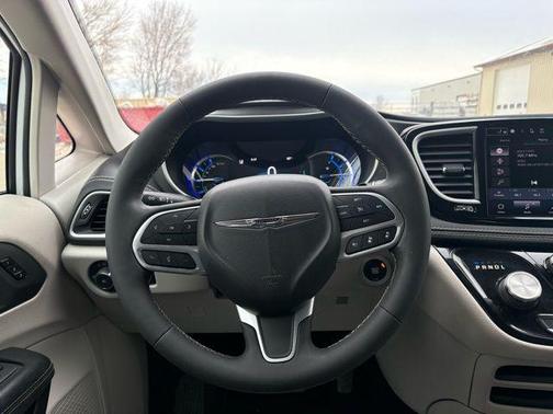 2022 Chrysler Pacifica Hybrid Touring L