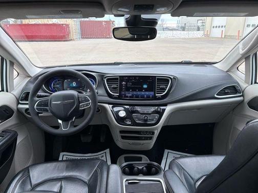 2022 Chrysler Pacifica Hybrid Touring L