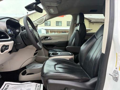 2022 Chrysler Pacifica Hybrid Touring L