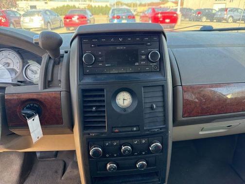 2008 Chrysler Town & Country LX