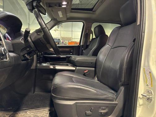 2018 RAM 2500 Laramie Crew Cab 4x4 6'4' Box