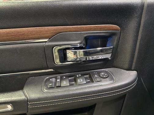 2018 RAM 2500 Laramie Crew Cab 4x4 6'4' Box