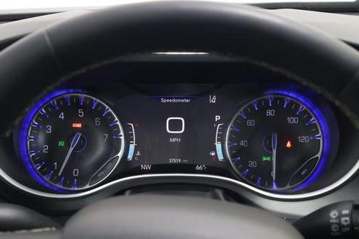 Diamond Black Crystal Pearlcoat 2024 Chrysler Pacifica Touring L