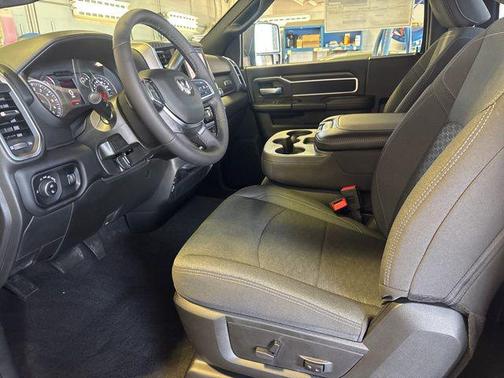 2025 RAM 2500 Big Horn Regular Cab 4x4 8' Box