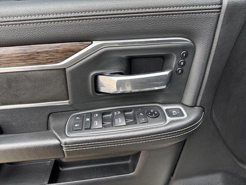 2020 RAM 3500 Laramie Crew Cab 4x4 8' Box