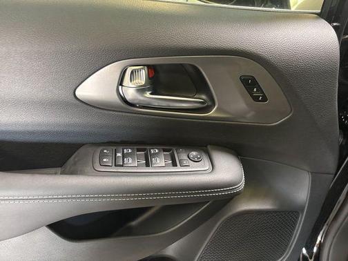 2025 Chrysler Pacifica L