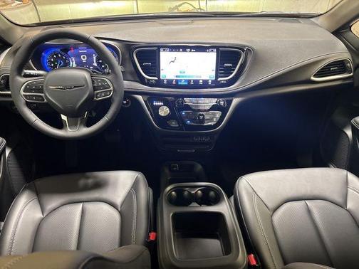 2025 Chrysler Pacifica L
