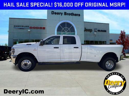2025 RAM 3500 Tradesman Crew Cab 4x4 8' Box
