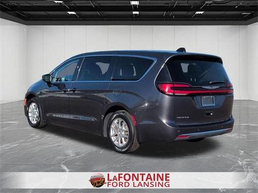 2023 Chrysler Pacifica Touring-L