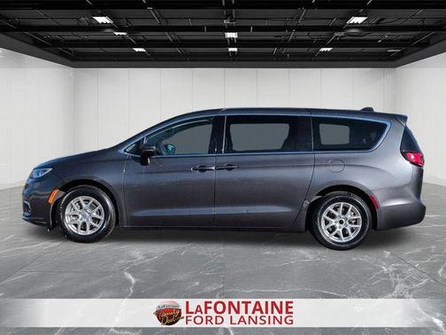 2023 Chrysler Pacifica Touring-L