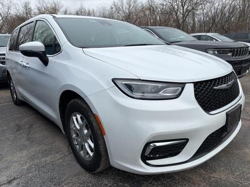 2023 Chrysler Pacifica Touring-L