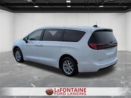 2023 Chrysler Pacifica Touring-L
