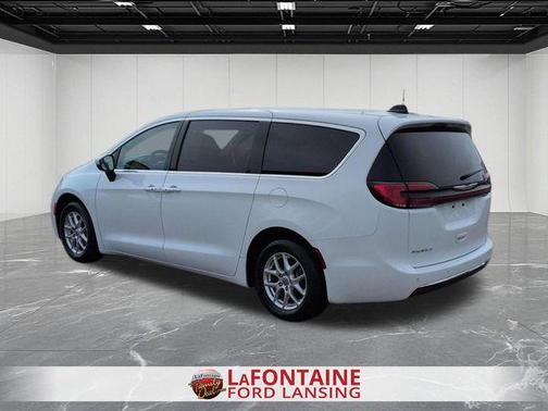 2023 Chrysler Pacifica Touring-L