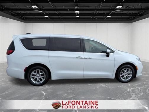 2023 Chrysler Pacifica Touring-L
